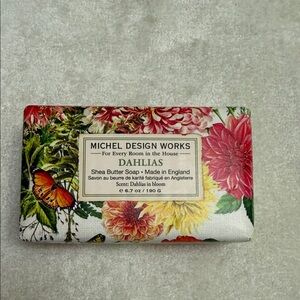 Michel Design Works Dahlia Shea Butter Soap - Floral Packaging (Multicolor)